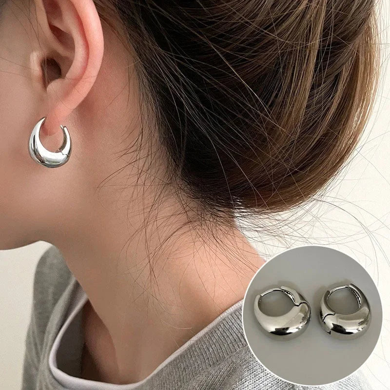 Vintage Gold Stainless Steel Hoop Earrings – Floral Delicacy for Everyday Wear