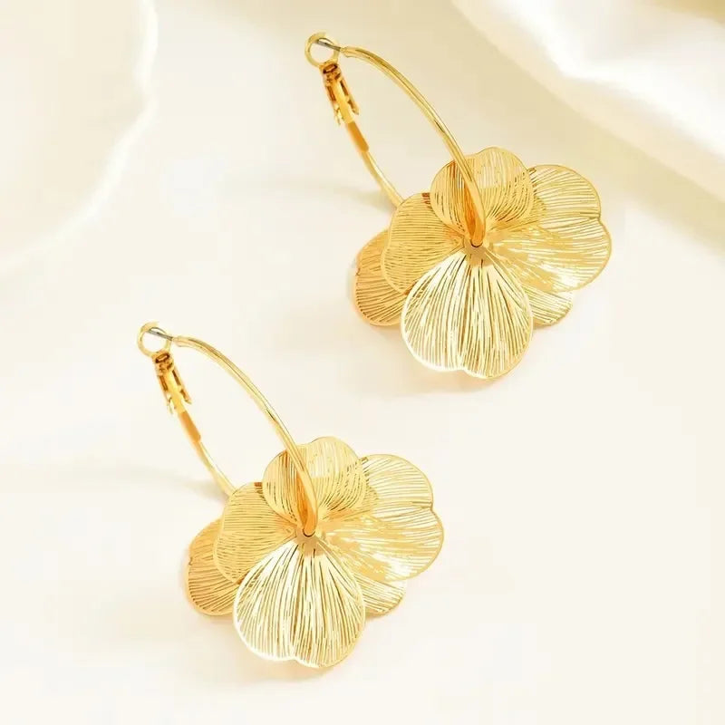 Vintage Gold Stainless Steel Hoop Earrings – Floral Delicacy for Everyday Wear