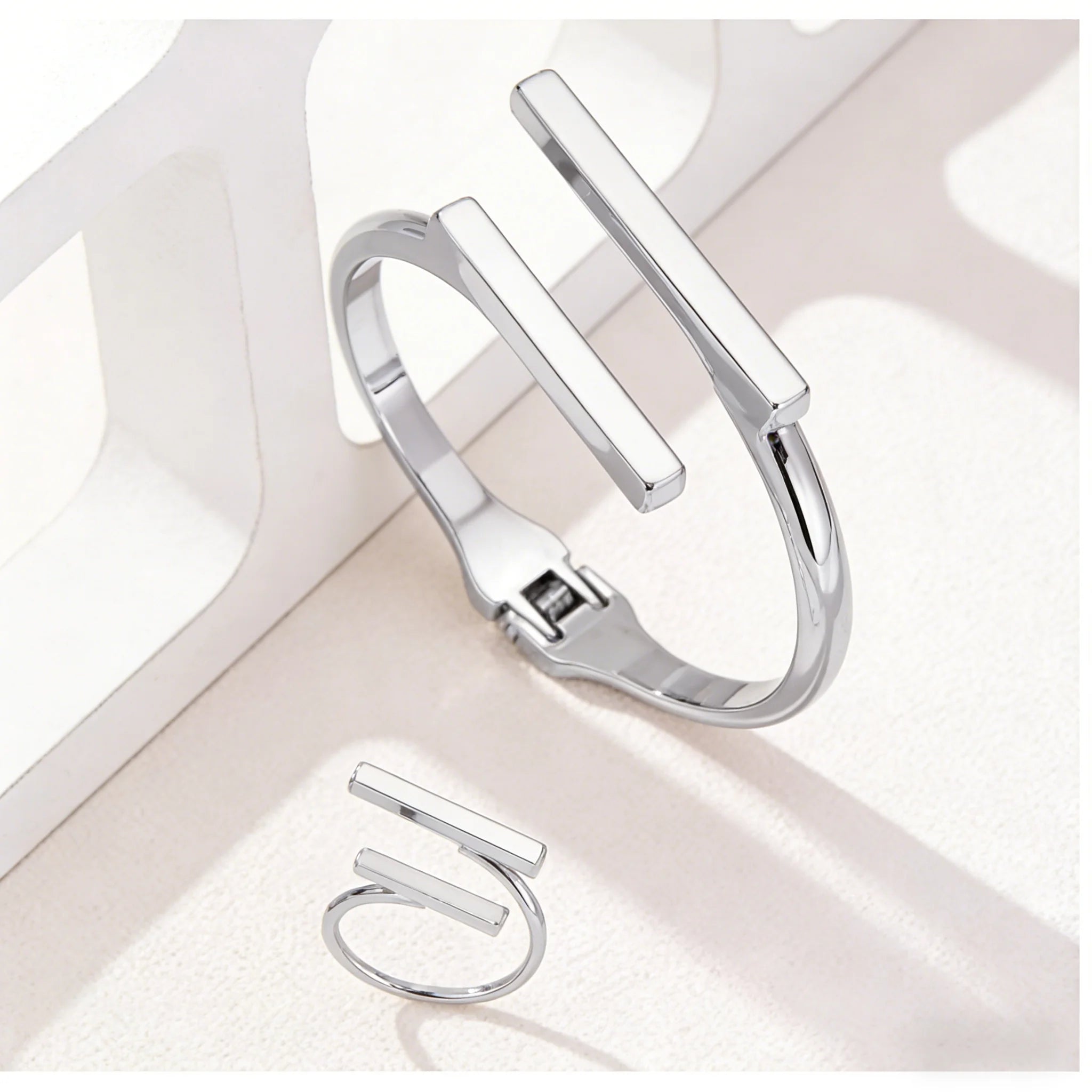 Bracelet Women’s Open Geometric Jewelry Set – Sophisticated Contemporary Style for Parties