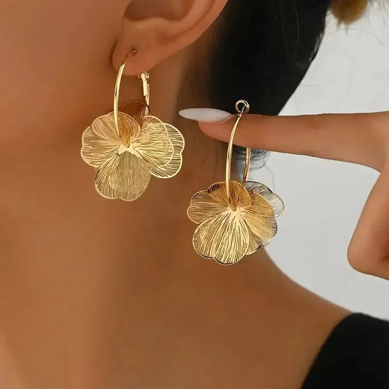Vintage Gold Stainless Steel Hoop Earrings – Floral Delicacy for Everyday Wear