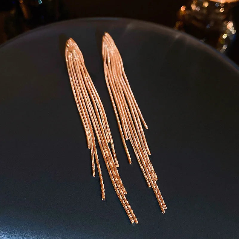 Long Chain Tassel Earrings – Modern Luxury and Striking Elegance