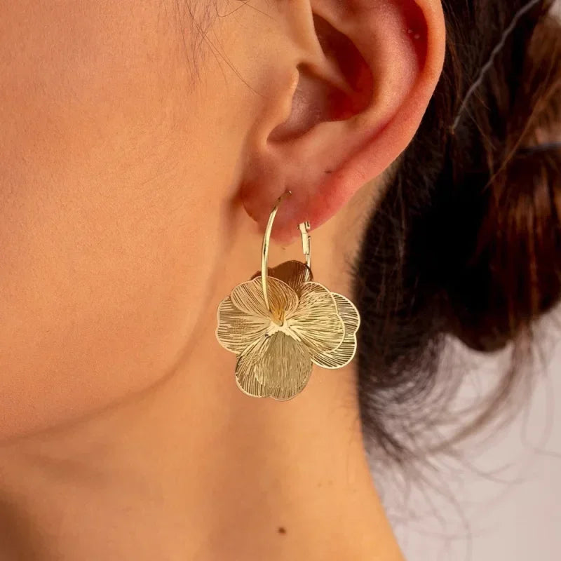 Vintage Gold Stainless Steel Hoop Earrings – Floral Delicacy for Everyday Wear