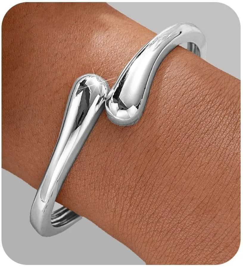 Premium Gold-Tone Bracelet – Refined Twisted Shape with Comfortable Adjustable Fit