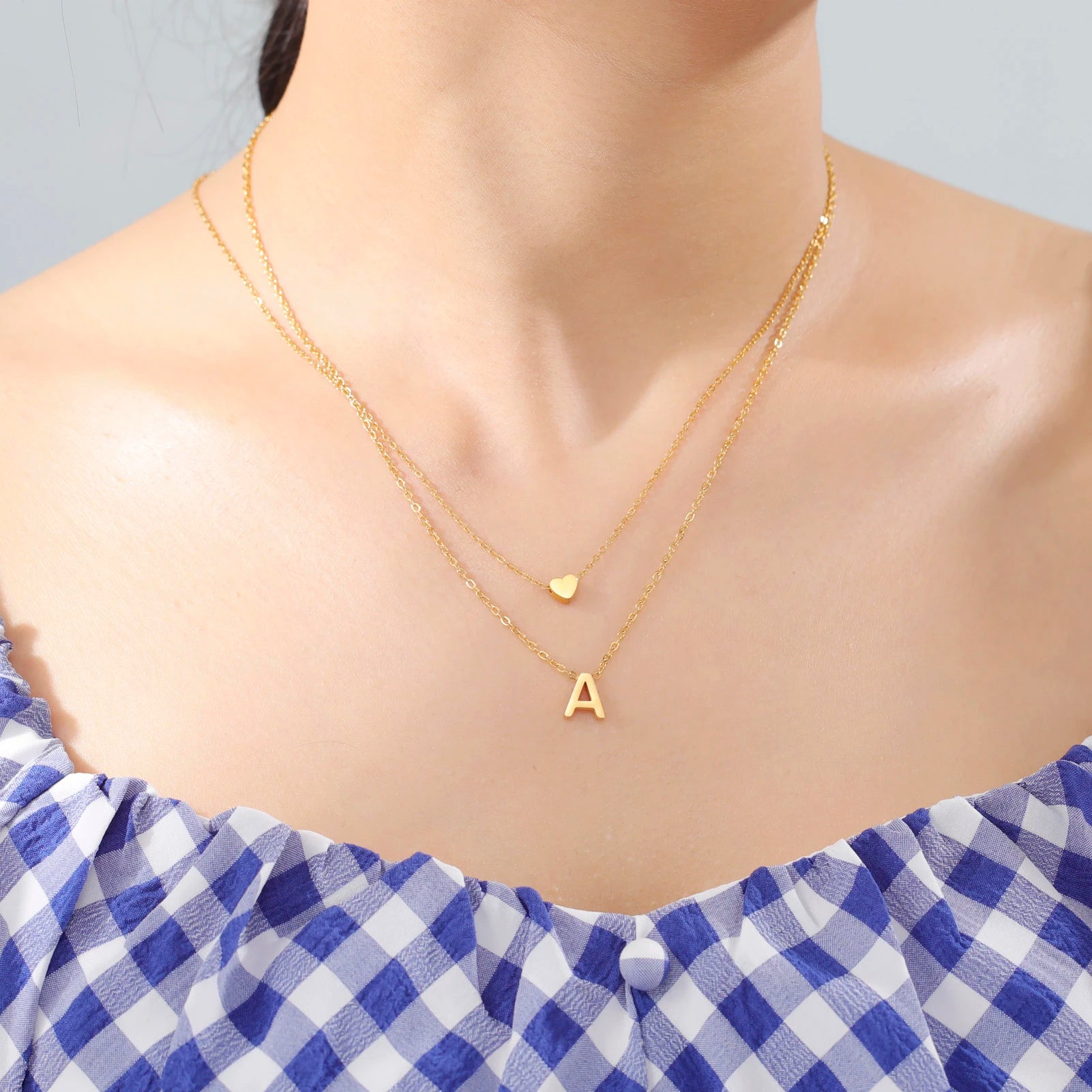 Personalized A–Z Initial Necklace – Heart Pendant in a Modern and Refined Choker Style
