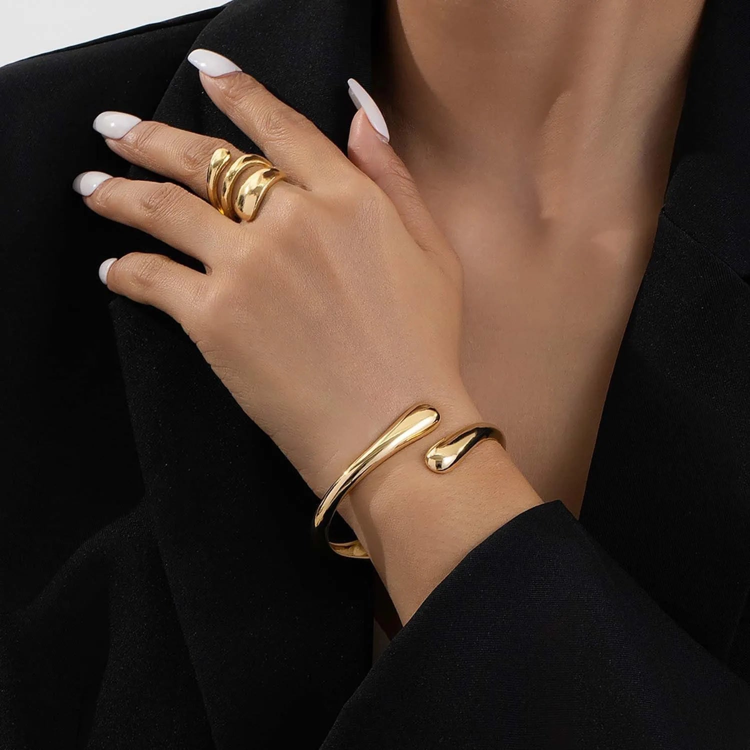 Premium Gold-Tone Bracelet – Refined Twisted Shape with Comfortable Adjustable Fit