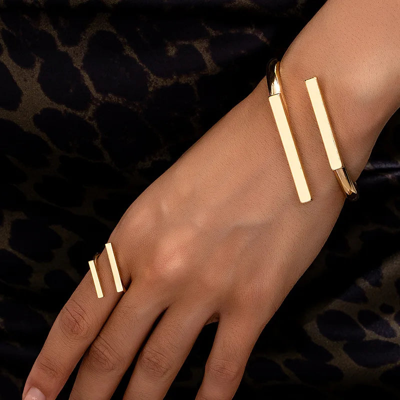 Bracelet Women’s Open Geometric Jewelry Set – Sophisticated Contemporary Style for Parties