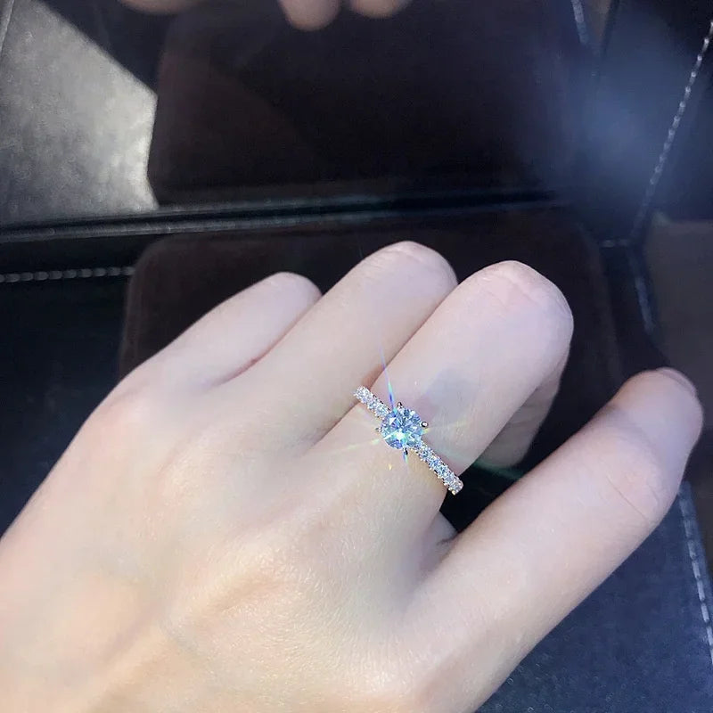 Classic 4-Prong Zirconia Engagement Ring – Delicate Elegance for Special Moments