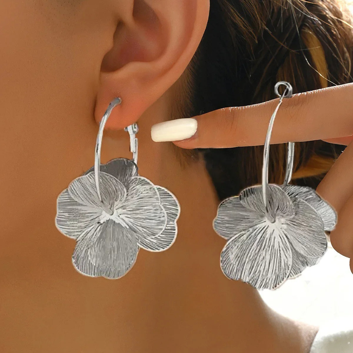 Vintage Gold Stainless Steel Hoop Earrings – Floral Delicacy for Everyday Wear